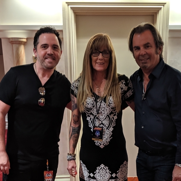 Meet your Posher, Robin - Picture 2 of 4